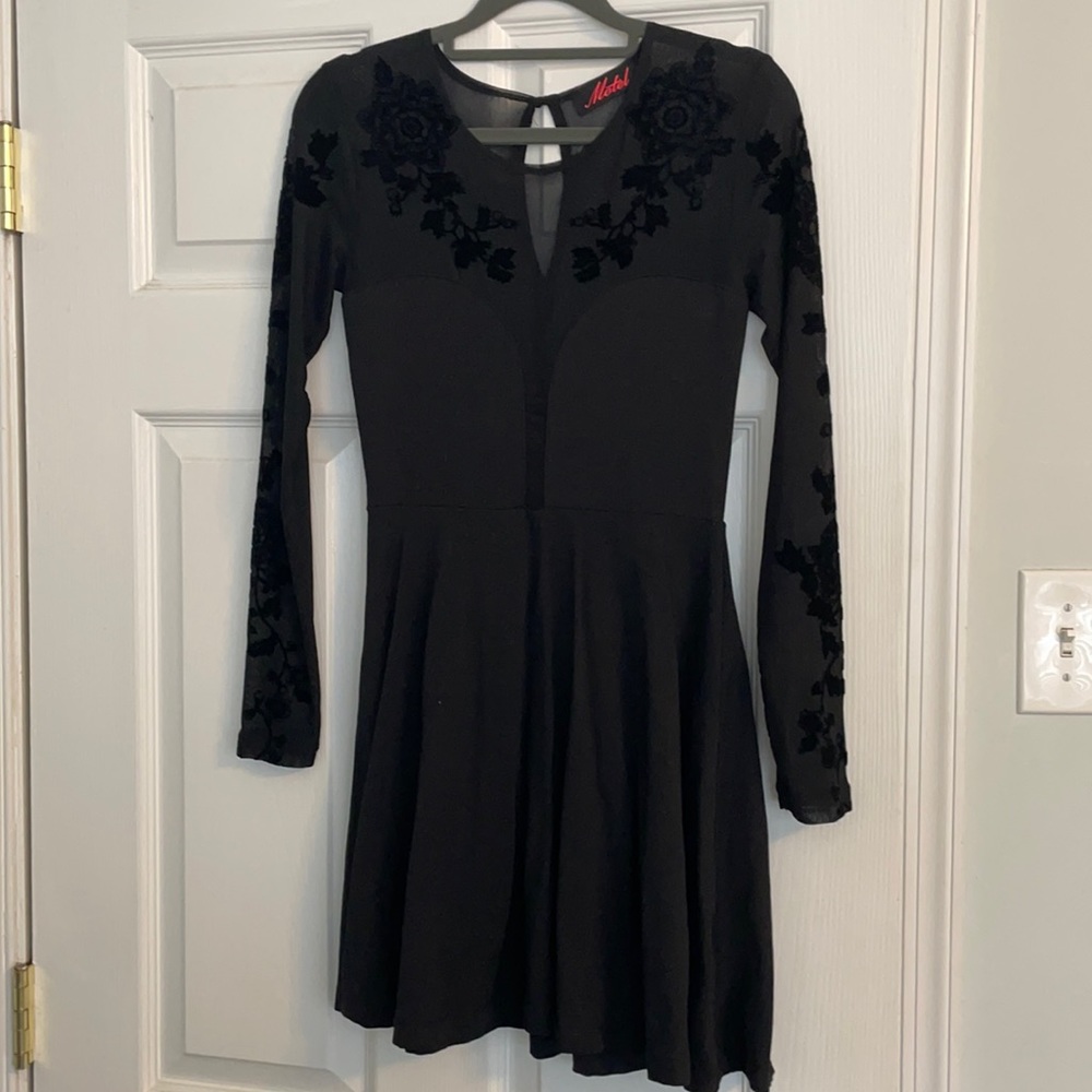🚨FINAL PRICE 💸 Sexy long sleeved LBD with sheer details